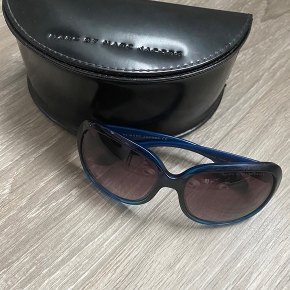 Marc Jacobs Sunglasses - Picture 8 of 9